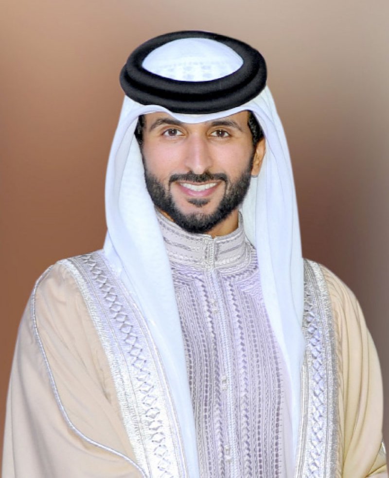 ناصر بن حمد: البحرين تزخر بنماذج قدوة للشباب