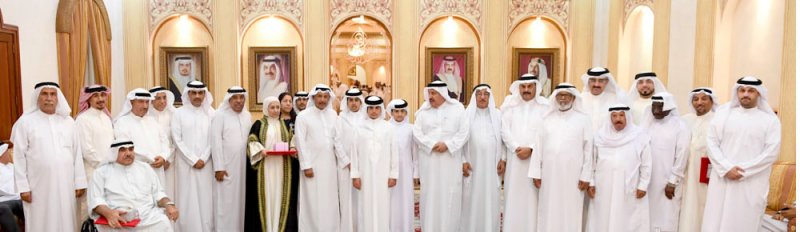 سلمان بن عبدالله يكرم رواد العمل الوطني بالمحرق