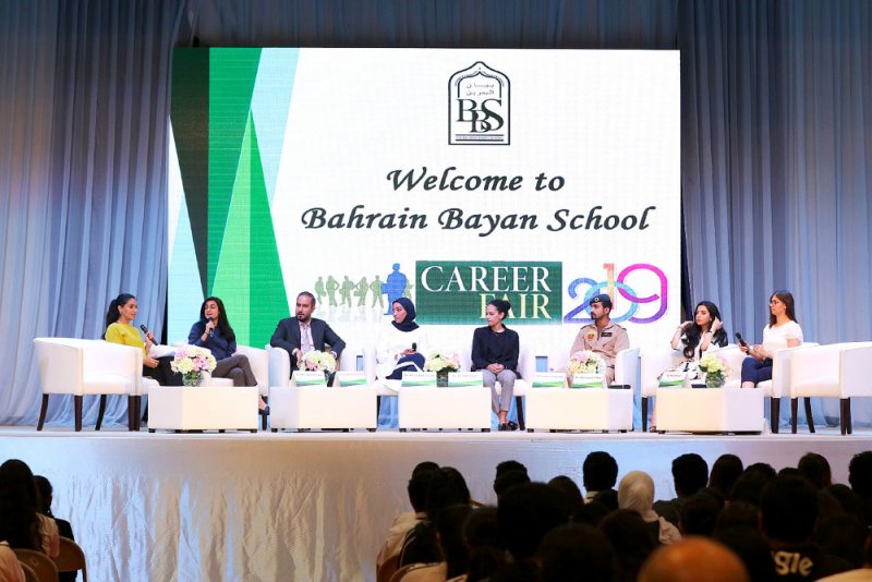 “بيان البحرين” تقيم المعرض المهني التثقيفي الأول لطلبتها