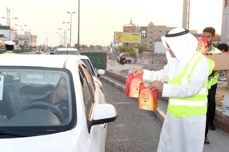 “الشمالية”: توزيع ألفي وجبة إفطار على الطريق