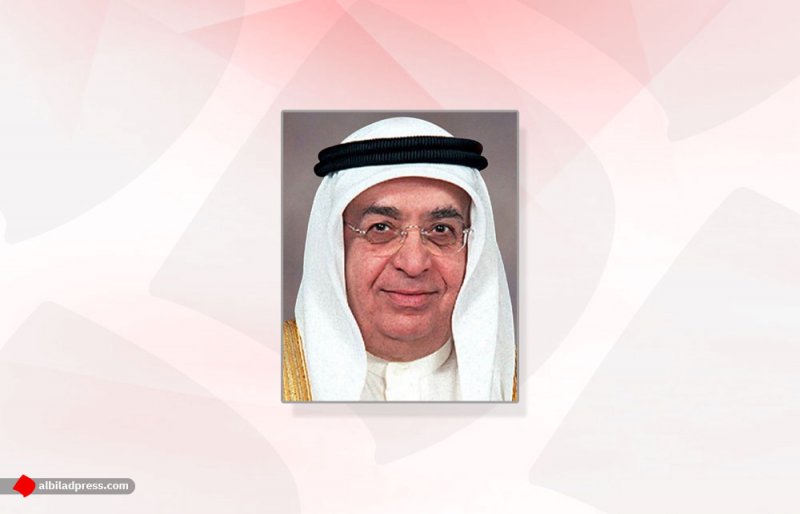 محمد بن مبارك يتسلم نسخة من دكتوراه علي محمد
