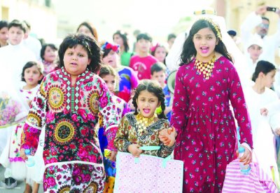 العيدية والحنة... في احتفالات العيد 