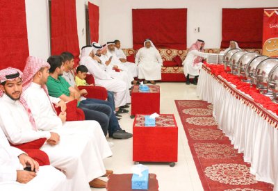 العيد في الخليج.. تهاني وملابس جديدة وأمنيات