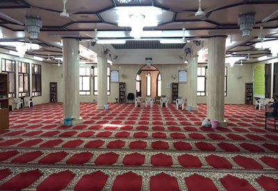 “البلاد” تزور مسجد الخواجه... الحر سيد الموقف