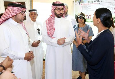 شباب يتطوعون في “إخصاء الكلاب الضالة”