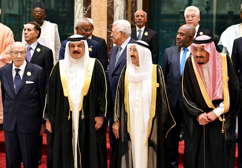 خادم الحرمين راعي المبادرات الجامعة ونقف مساندين لها في السراء والضراء