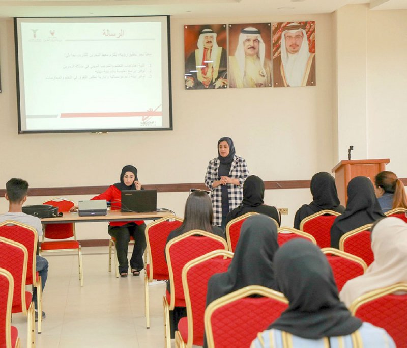باحثو العمل يتعرفون على برامج “البحرين للتدريب”
