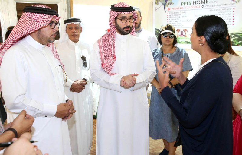شباب يتطوعون في “إخصاء الكلاب الضالة”