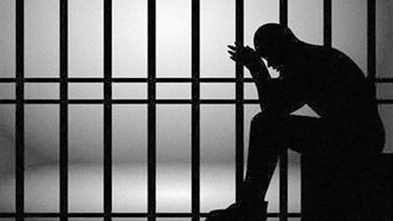 الحبس 4 سنوات لآسيوي أدار منزلا للقمار وضرب شرطيا