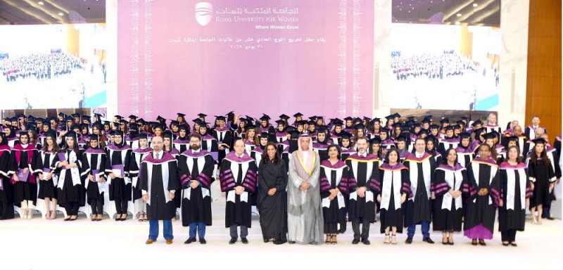 تخريج الفوج 11 من طالبات الجامعة الملكية للبنات