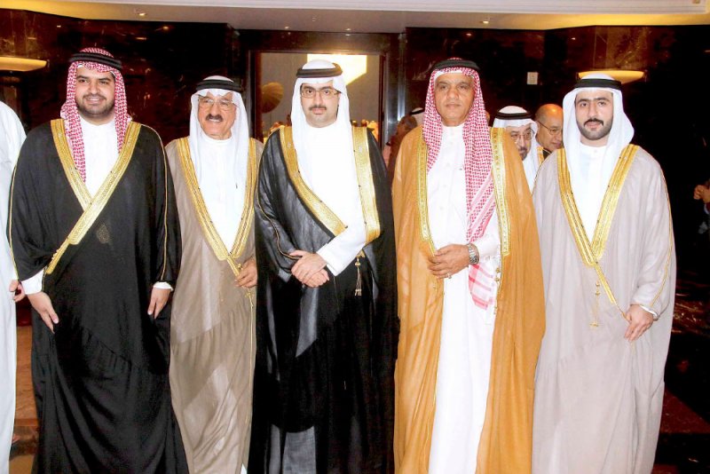 سمو الشيخ خليفة بن علي وسمو الشيخ عيسى بن علي يشرفان زواج ياسر الحواج