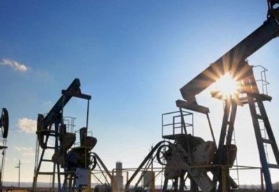 النفط يهبط وسط تباطؤ الطلب