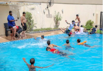 موسم برك السباحة يتأرجح بين “الضعيف” و“النشط”