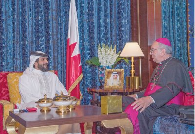ناصر بن حمد: تحتضن كل الديانات والمذاهب كأسرة واحدة مترابطة