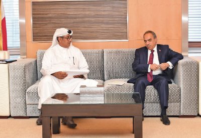 إزالة المخلفات المتبقية من حظائر الهملة