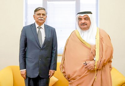 سمو الشيخ سلمان بن خليفة يبحث العلاقات مع السفير الهندي