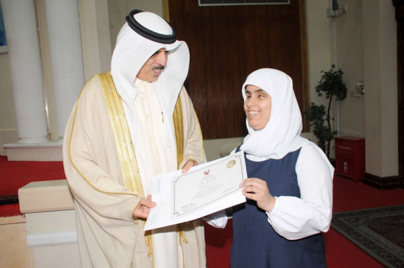طالبات كفيفات يتحدين ظروفهن ويحققن حلم التخرج