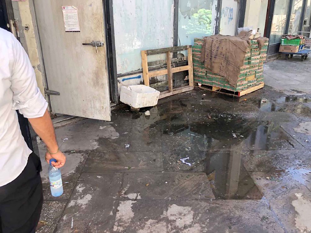 إخطار عدد من المطاعم في سوق الجوهرة