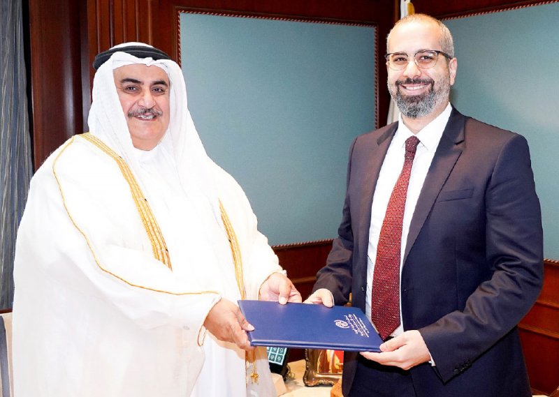 وزير الخارجية يتسلم أوراق تفويض الزرقاني