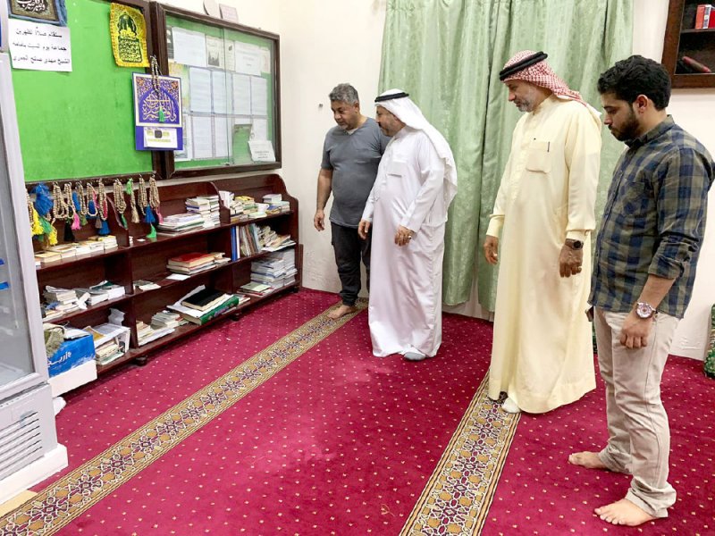 “الجعفرية” تتابع العبث بمحتويات مسجدين في بني جمرة
