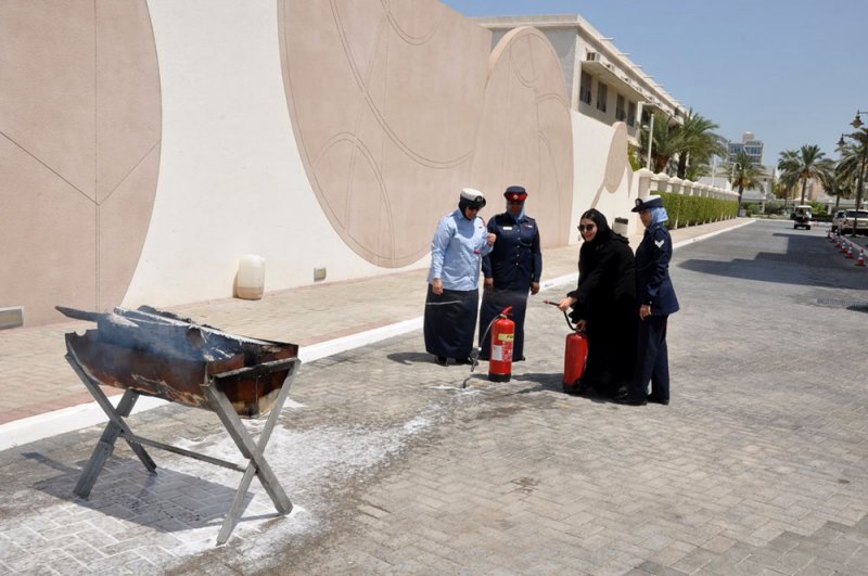 تدريب عضوات “الضباط” على طفايات الحريق