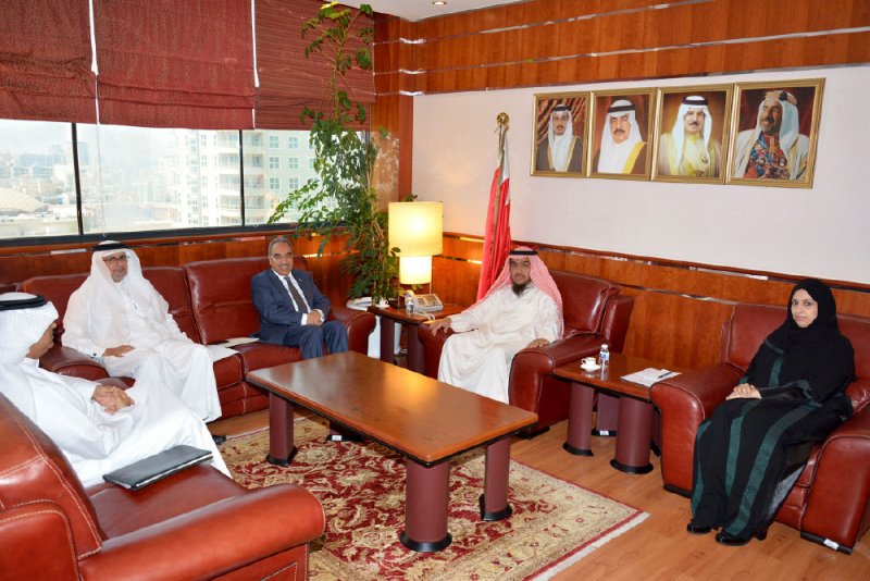 بحث الهيكل التنظيمي  لـ “الأشغال والبلديات”
