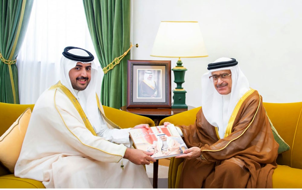 خليفة بن راشد: سمو رئيس الوزراء قدوة للأجيال