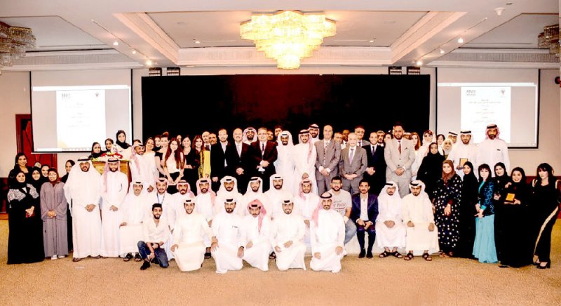 “العلوم التطبيقية” تحتفي بخريجيها في حفل لمّ الشمل
