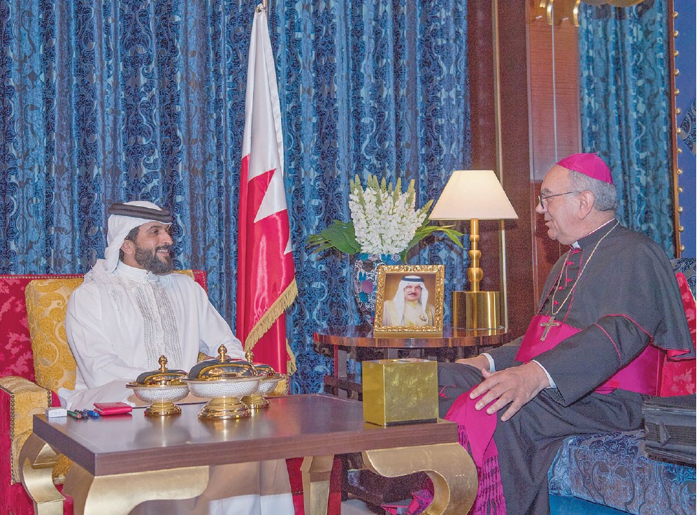 ناصر بن حمد: تحتضن كل الديانات والمذاهب كأسرة واحدة مترابطة
