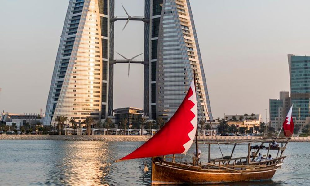 أصحاب الرأي والقلم ينتفضون للدفاع عن البحرين