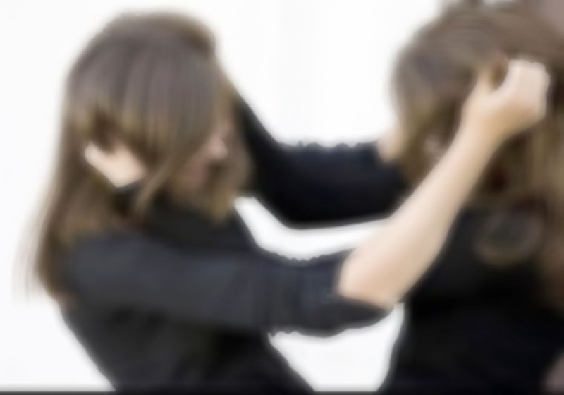 مشاجرة بين سيدتين مقيمتين في عمارة إسكانية