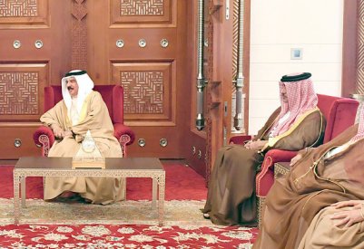 جلالة الملك يمنح عميد السلك الدبلوماسي وسام البحرين من الدرجة الأولى