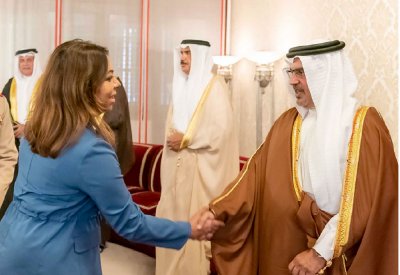سمو ولي العهد يرحب برواد مجلسه الأسبوعي