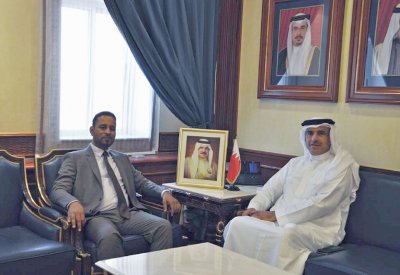 الحمر يبحث المستجدات الإسكانية مع البحراني
