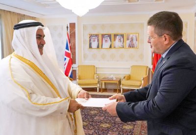 وزير الخارجية يتسلم أوراق السفير البريطاني