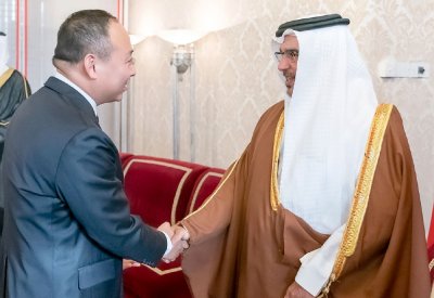 سمو ولي العهد يستقبل رواد مجلسه الأسبوعي