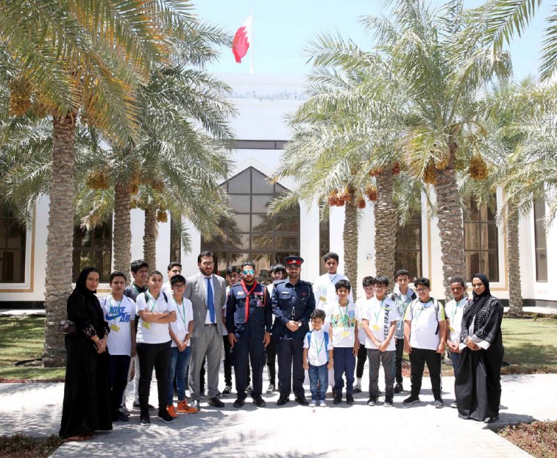 “أكاديمية الشرطة” تستقبل طلبة المدارس