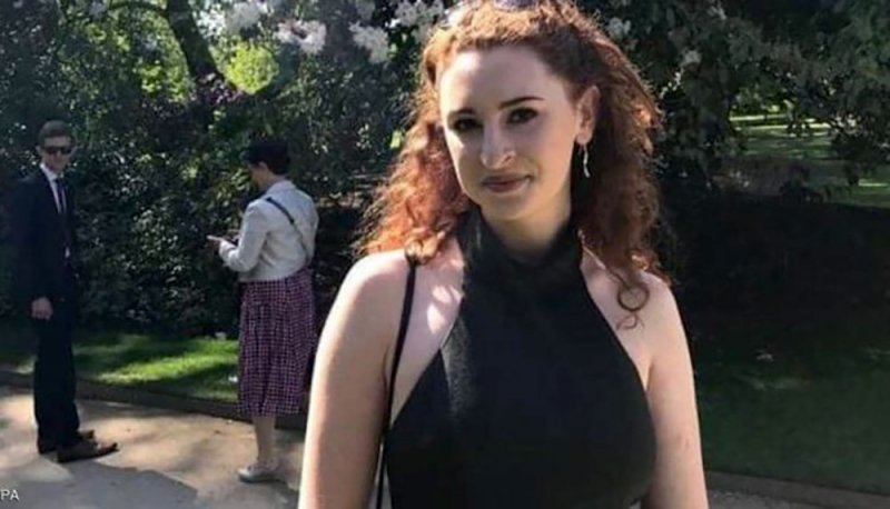 شابة تسقط من طائرة في حادث غامضة