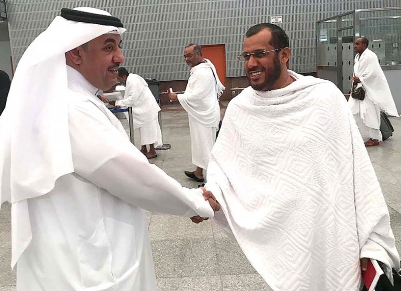 قنصلنا بجدة يستقبل الفوج الأول بالمطار