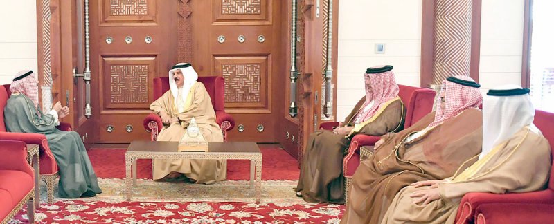 جلالة الملك يمنح عميد السلك الدبلوماسي وسام البحرين من الدرجة الأولى