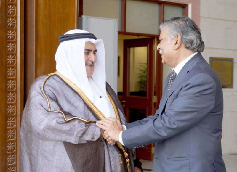 وزير الخارجية يقدم التعازي بوفاة سواراج