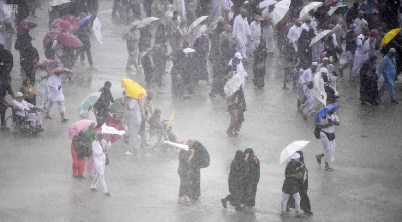 الحجاج المتعجلون يغادرون منى اليوم