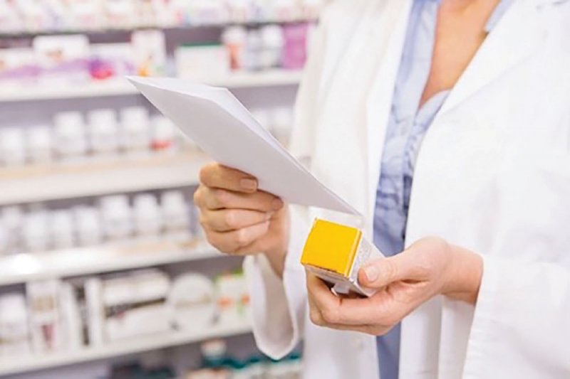 الحكومة تطالب بالتعديل الكلـي لقانـون الصيدلـة