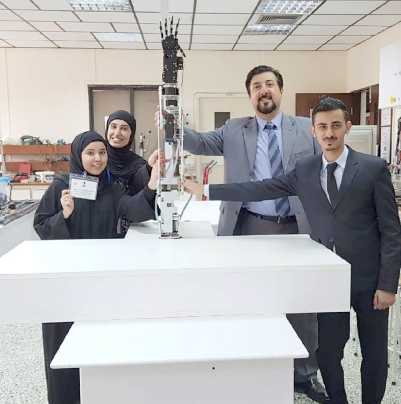 جامعيون يطورون روبوتا ذكيا.. يسمع ويُعدّل الصور
