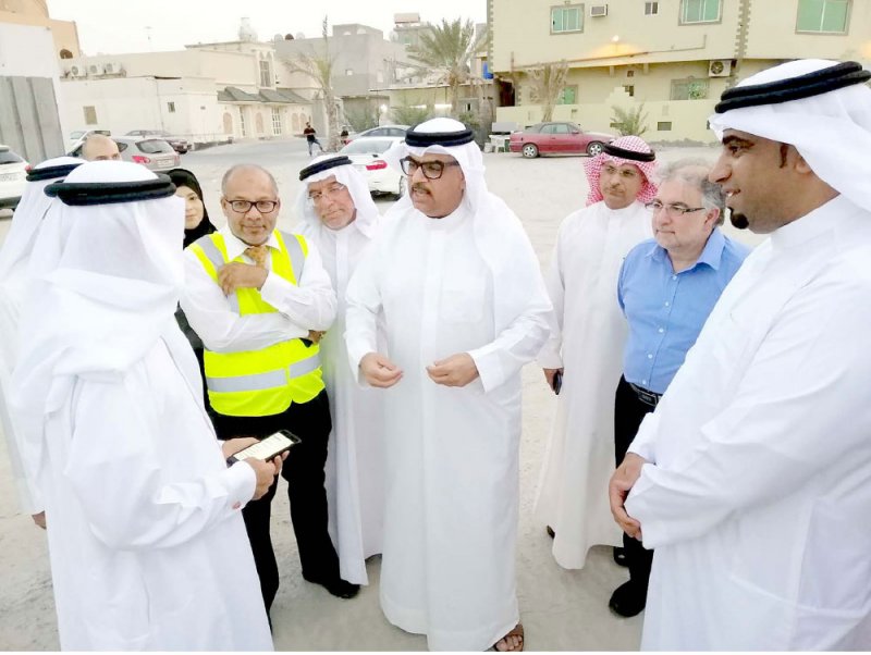 وكيل الأشغال يبحث احتياجات قريتي العكر والمعامير