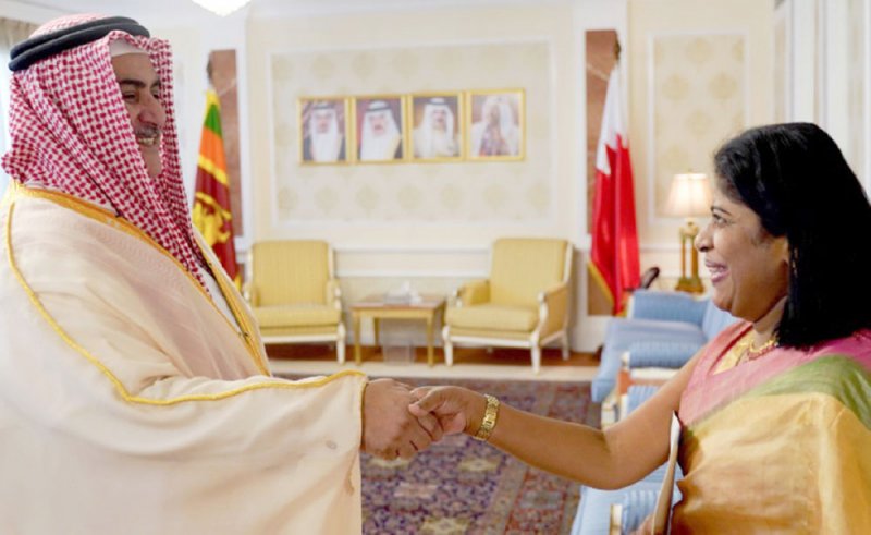وزير الخارجية يتسلم أوراق سفيرة سريلانكا