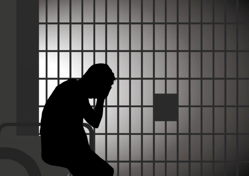 الحبس سنة لصانع “مولوتوفات” يخبئها بمنزل مهجور