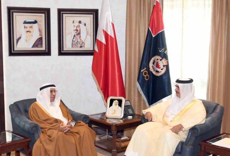 وزير الداخلية يهنئ الصالح بالثقة الملكية