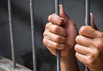 3 سنوات لشقيقين ضربا “غريمهما” وأبلغا الشرطة والإسعاف