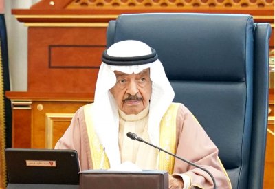 سمو رئيس الوزراء يوجه لتشجيع توظيف الكوادر البحرينية بالقطاعات الخدمية المختلفة